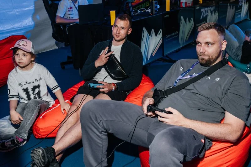 Иллюстрация к статье «4 и 5 июля MLBB была частью VK Fest на стенде SMP ESPORTS 🎮 с партером realme📱! Спасибо, что были с нами! 🔥»